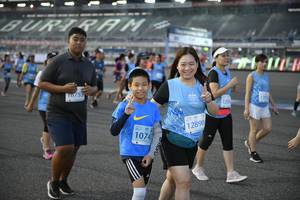 BIB: 516, 52610
                            <button type="button" onclick="openModal(10465387)" class="btn btn-primary btn-sm float-right btn-popup" data-toggle="modal" data-target=".modal-high-quality">
                        <i class="fas fa-shopping-cart"></i> Add to Cart
                    </button>
                                            <button type="button" onclick="isThisMe(10465387, true)" class="btn btn-success btn-sm float-right btn-popup btn-isme hidden" data-toggle="tooltip" data-placement="bottom" title="นี่คือรูปของคุณใช่ไหม คลิกที่นี่เพื่อเอาเข้าอัลบั้ม">
                        <i class="fas fa-plus"></i> Add to album
                    </button>
                    <button type="button" onclick="isThisMe(10465387, false)" class="btn btn-warning btn-sm float-right btn-popup btn-isnotme hidden">
                        <i class="fas fa-ban"></i> Remove from album
                    </button>